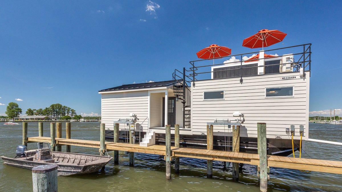 Kent Narrows Boat Rental | Cass-Away Luxury Houseboat