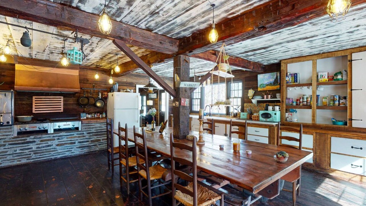 Clarksville House | Cass Hill Farmhouse Escape
