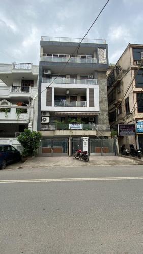 Patel Nagar Bed & Breakfast | Cassava Stay
