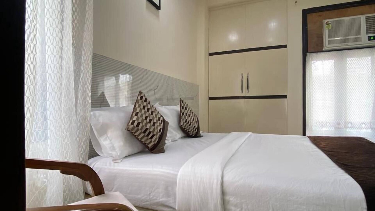 Patel Nagar Bed & Breakfast | Cassava Stay
