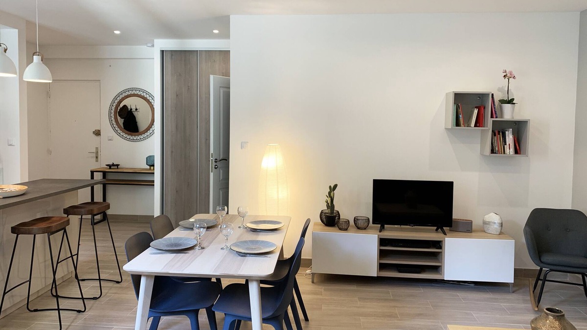 Cassis Apartment | CASSIS - Beautiful T2 heart village, near beaches, coves, provence