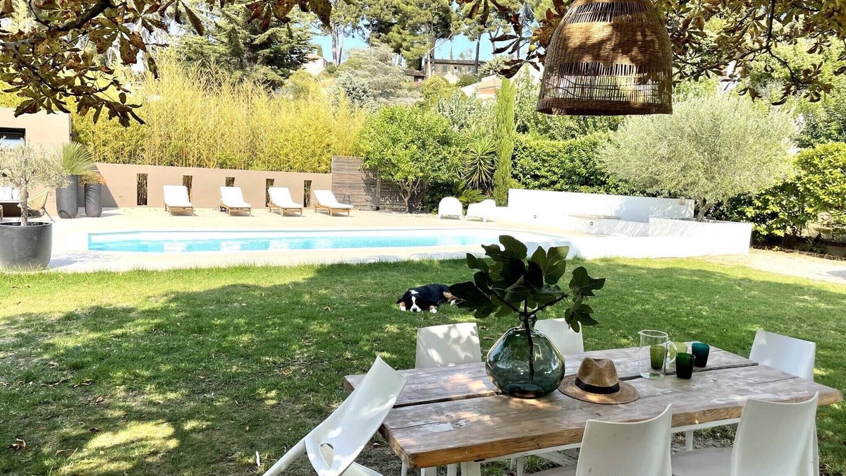 Cassis Villa | CASSIS, Villa, 6 min walk from the beach, air-conditioned, swimming pool, large garden