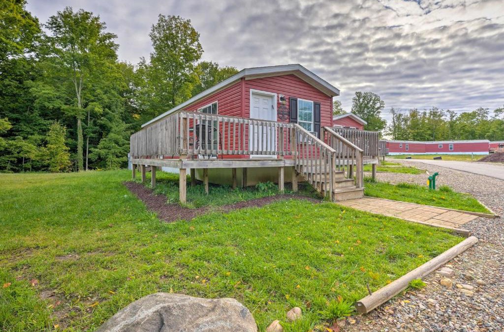 Cassopolis House | Cassopolis Cabin, Little Fish Lake On-Site!