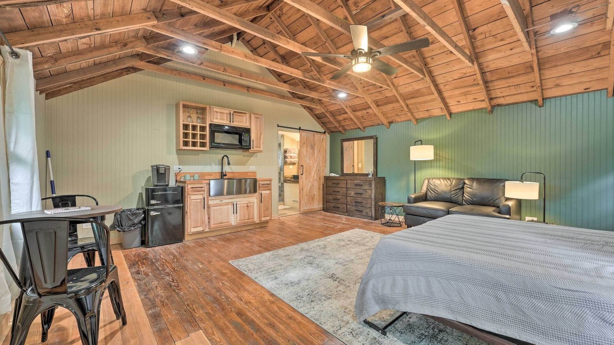 Cassopolis Apartment | Cassopolis 'The Cabin' Retreat: Lake Access!