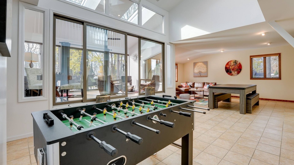 Cassopolis House | Cassopolis Vacation Home - Walk to Diamond Lake!