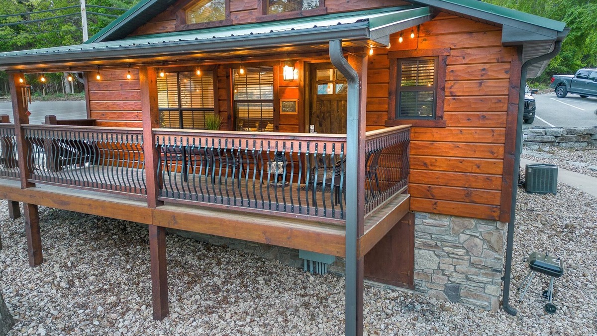 Indian Point Cabin | Cast Away on the shores of TRL w/LakeAccess bySDC!