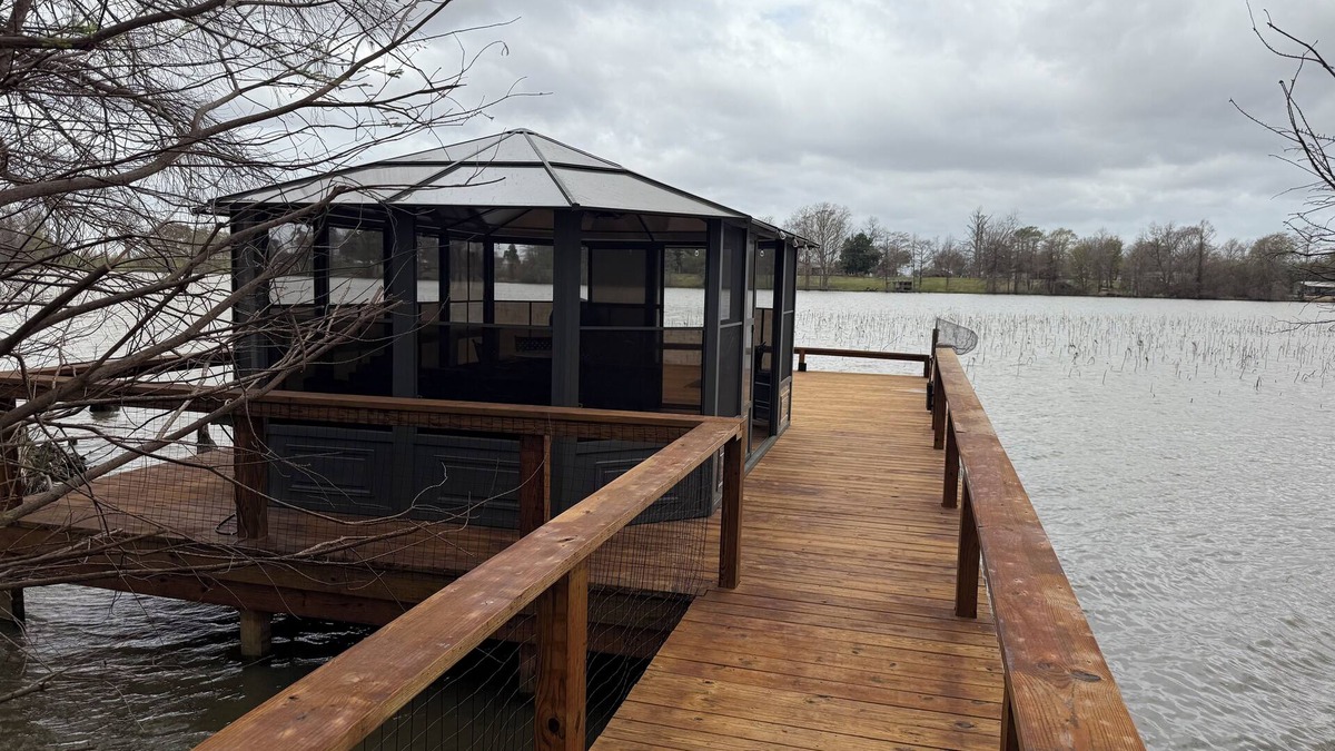 Newellton House | Castaway Cottage, where tranquility and relaxation are just a heartbeat away.