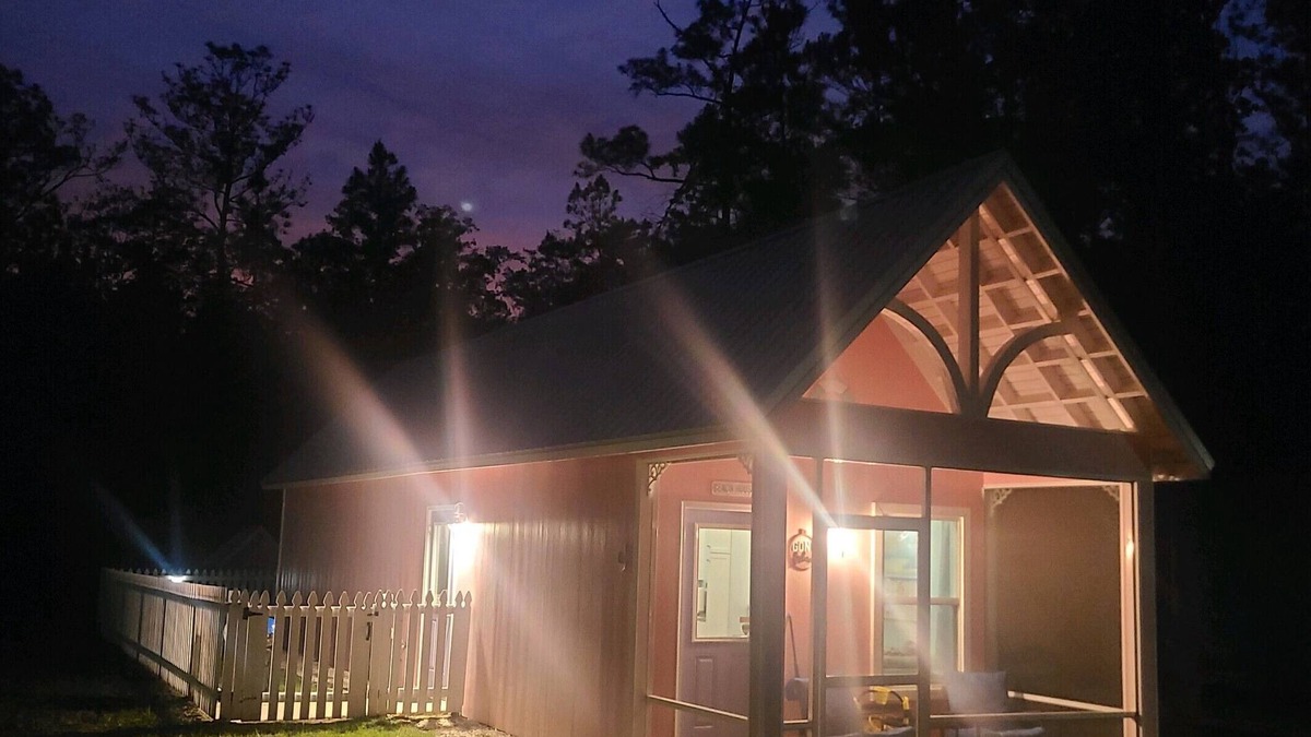 Bon Secour Cottage | Castaway Tiny Home in Bon Secour near Bon Secour River, 8 miles to sportsplex