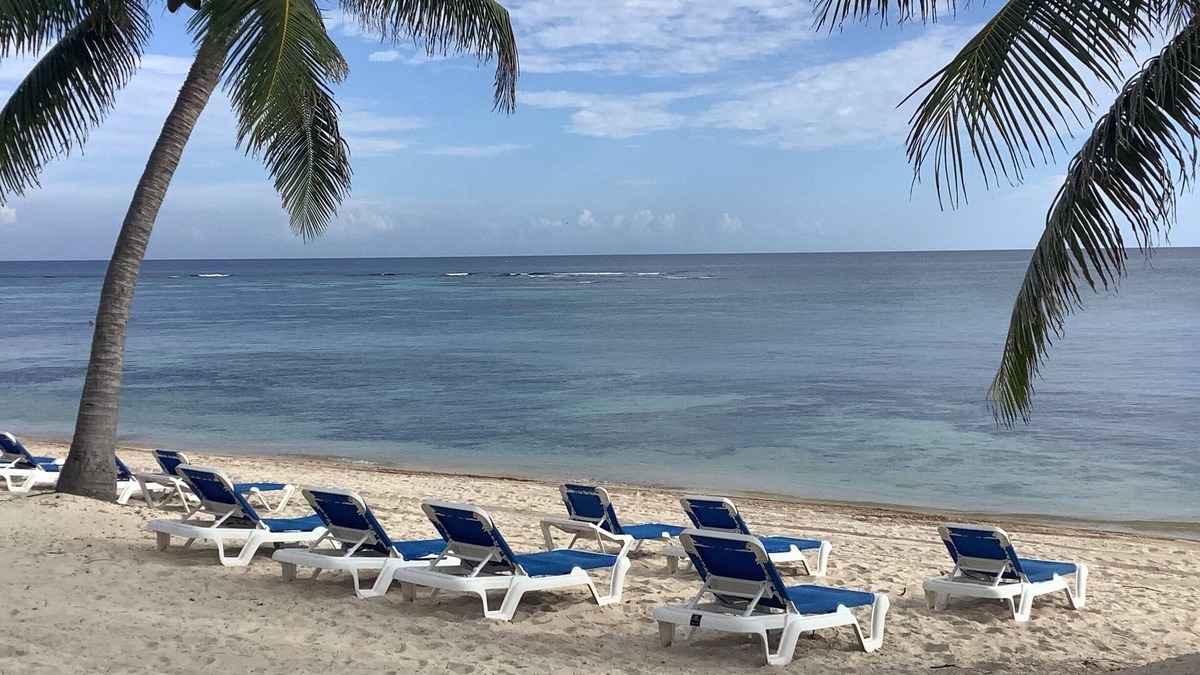 East End Condo | Castaways Cove Unit 122 Beach Front direct access