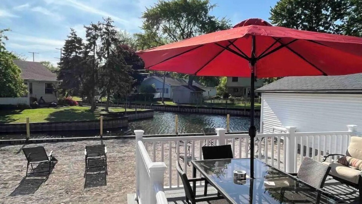 Harrison Township House | Castaways on the Lake - Fish & Boat - Waterfront