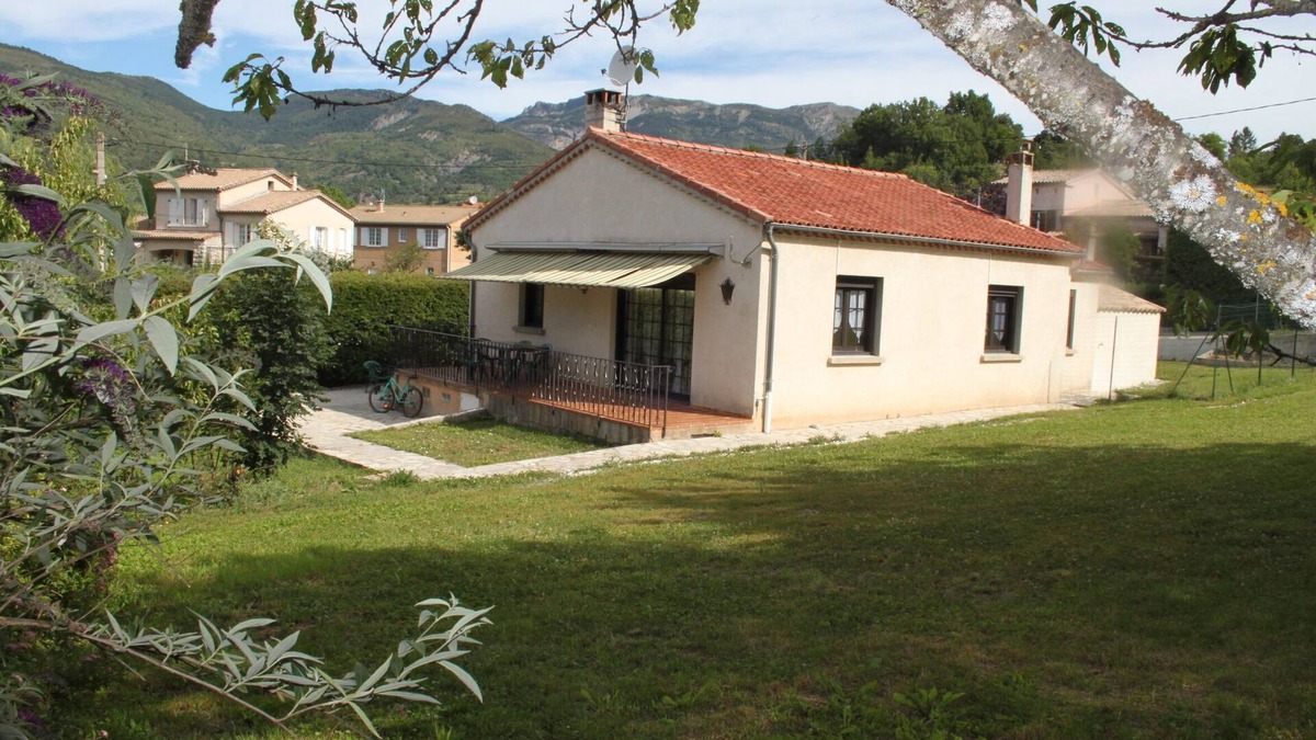 Castellane House | CASTELLANE GORGES DU VERDON HOUSE WITH LARGE GARDEN