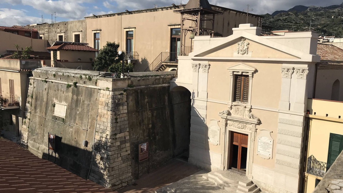 Nizza di Sicilia Bed & Breakfast | Castello D'Alcontres b & b