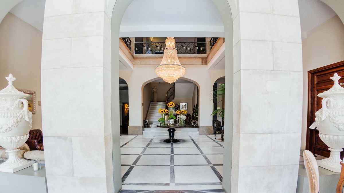 Santa Marina de Oblanca Hotel | Castillo Del Bosque La Zoreda