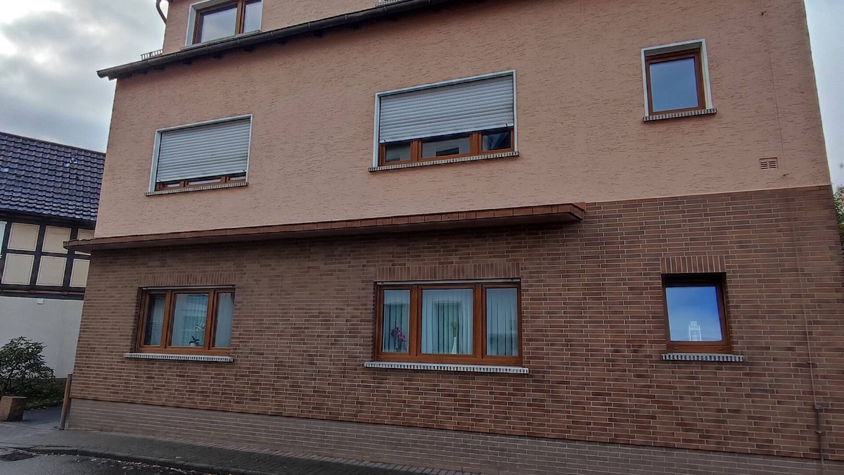 Burghaun Apartment | Castle apartment in Burghaun with balcony and 3 bedrooms for 5 persons.