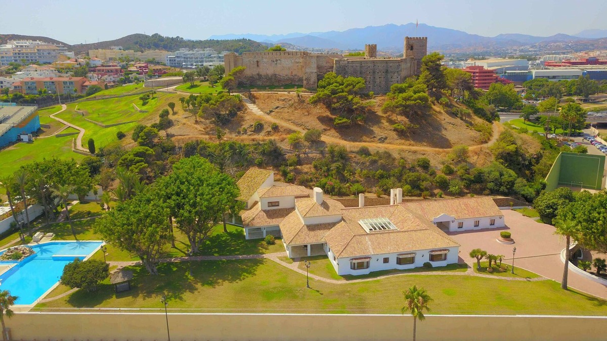 Fuengirola House | Castle Beach House. Luxury beachfront villa