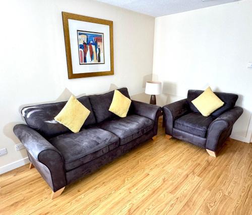 Paisley Apartment | Castle Gait, Paisley