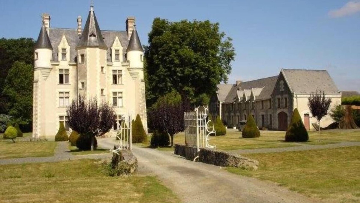 Sainte-Christine House | Castle Gem Hideaway in the Loire Valley