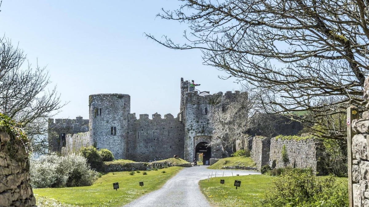 Manorbier Villa | Castle House - Manorbier Castle - 5 Bedroom Castle House - Manorbier