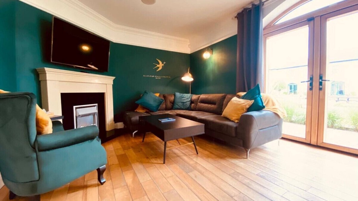 Enniskillen House | Castle Hume No.5 · Escape Ordinary at Castle Hume No.5 - 3 bedroom