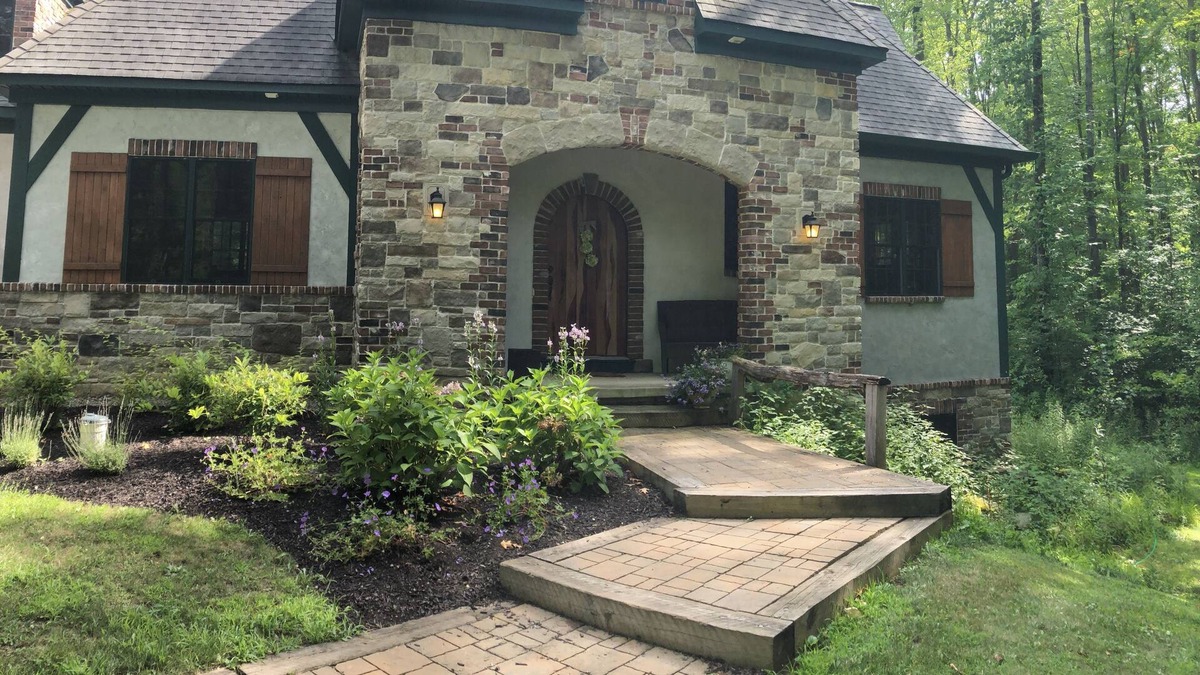 Chagrin Falls House | Castle in the Forest