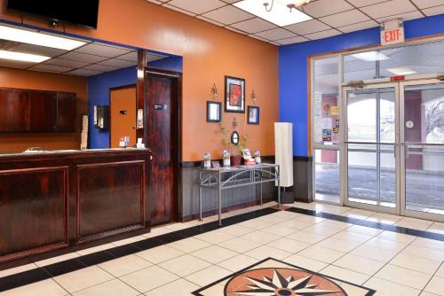 Anadarko Hotel | Castle Inn & Suites Anadarko
