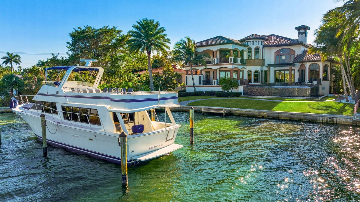 Saint Armands Key House | Castle on-the-Bay - St. Armand’s/Lido Beach 6 BD, Pool/Spa, Boat & Jet Ski Dock