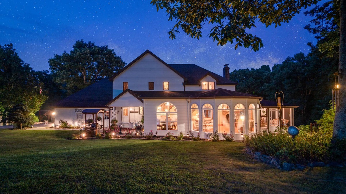 McArthur House | Castle On The Hill | Pool | Hot Tub | Hiking