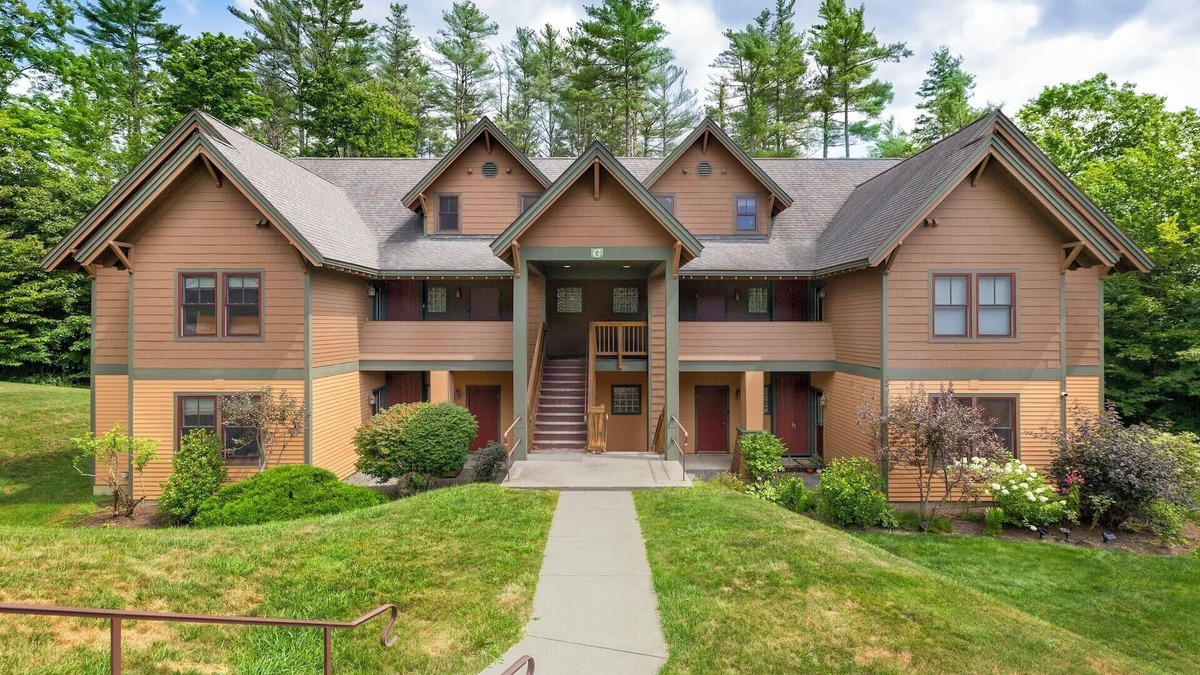 Proctorsville Condo | Castle Retreat – Pool, Spa & Mountain Adventures