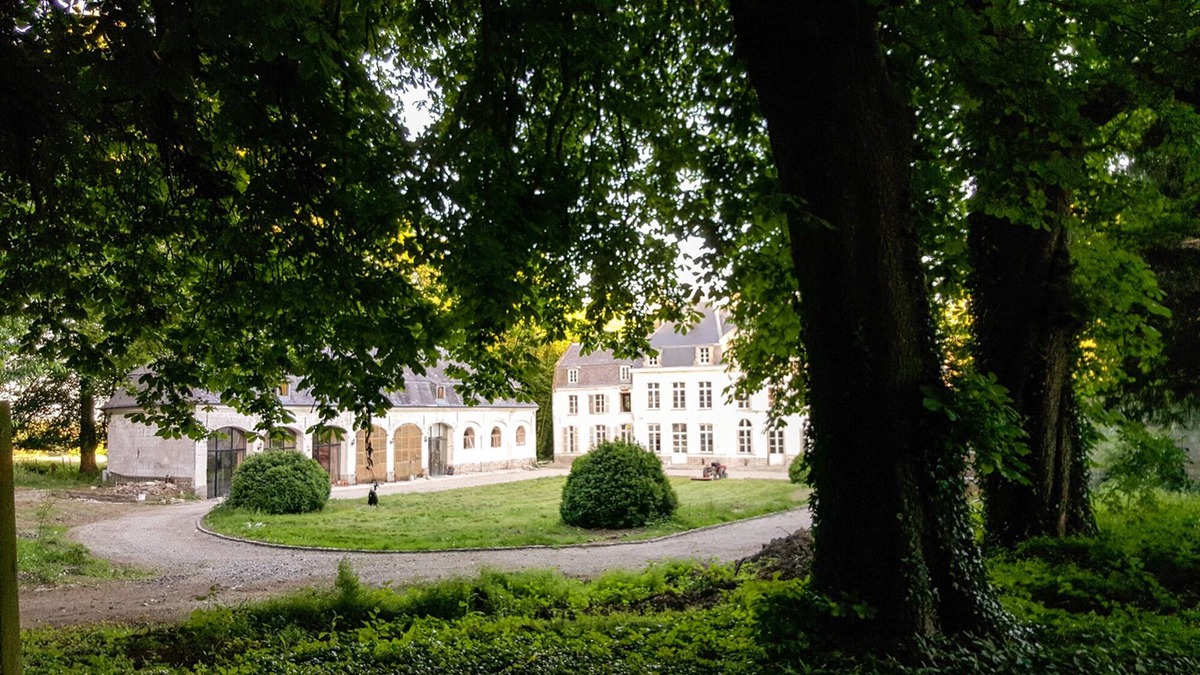 Humieres House | Castle's Cottage surrounded by nature, great for children of all ages