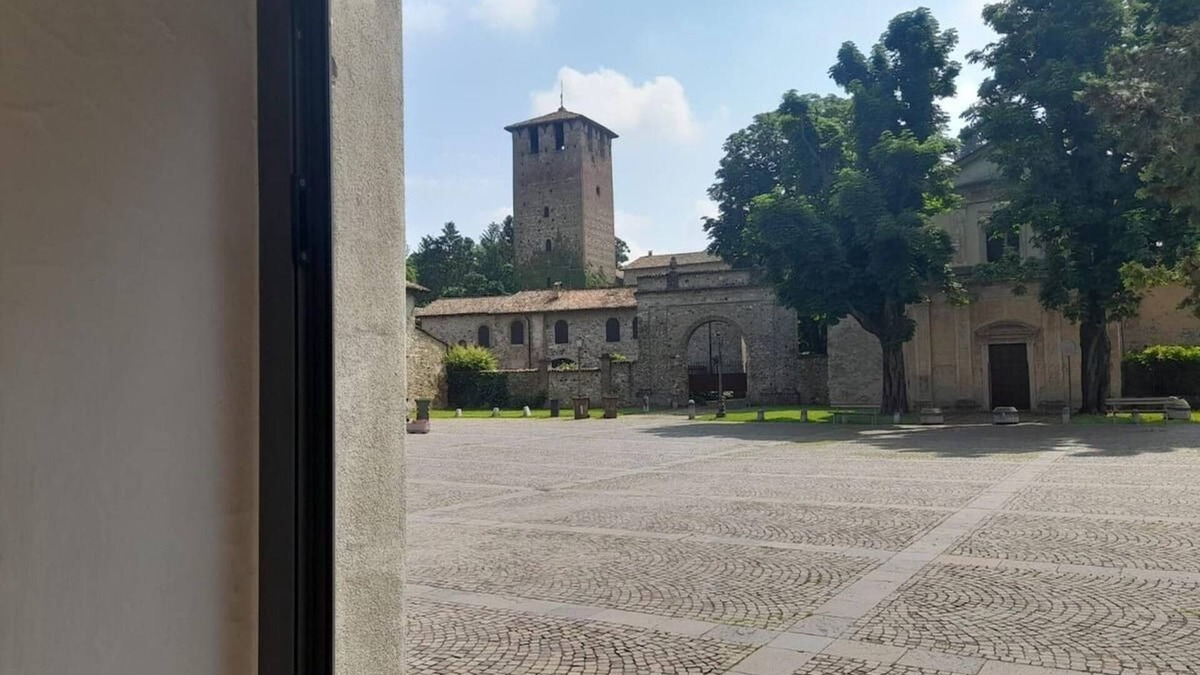 Vigolzone Apartment | Castle View Apartment