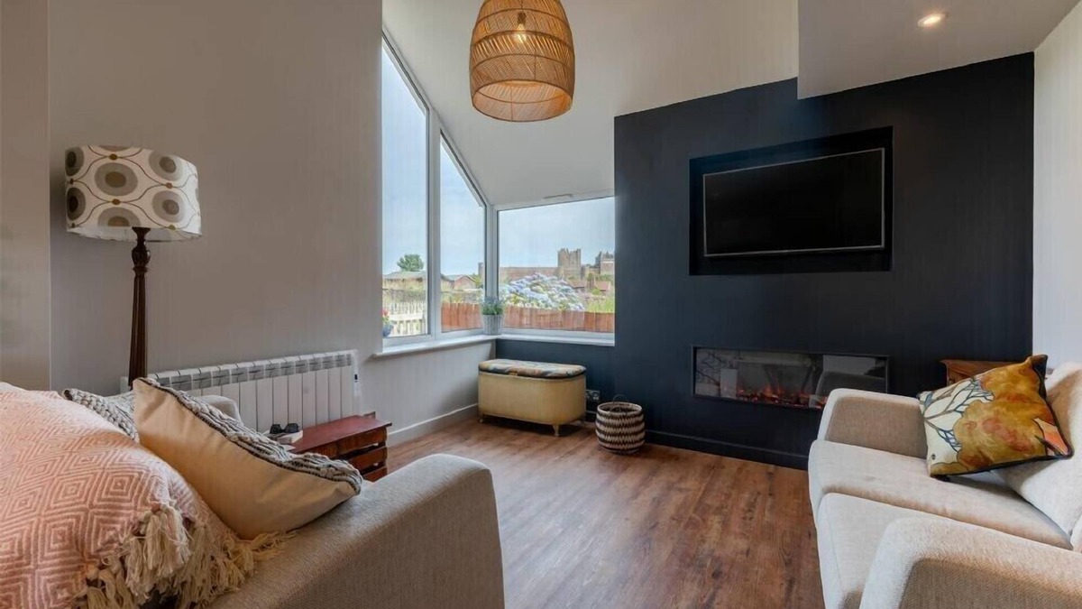 Bamburgh Cottage | CASTLE VIEW (BAMBURGH), pet friendly, with a garden in Bamburgh