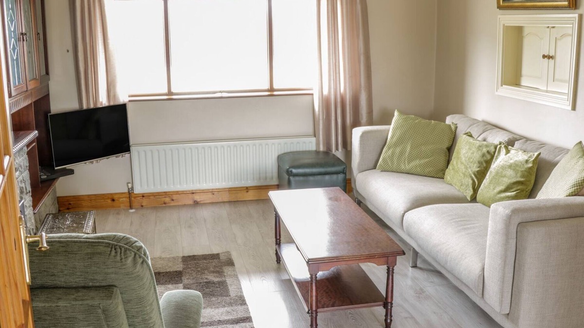Carrowmoreknock House | CASTLE VIEW, family friendly in Oughterard, County Galway