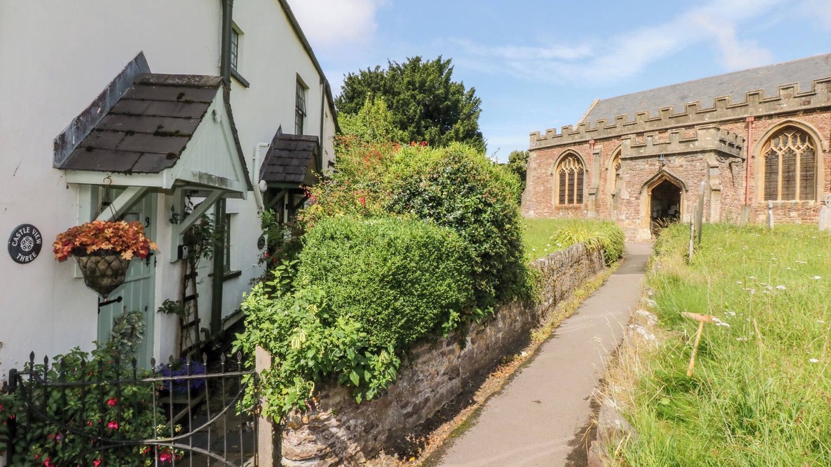 Dunster Cottage | CASTLE VIEW, family friendly, character holiday cottage in Dunster