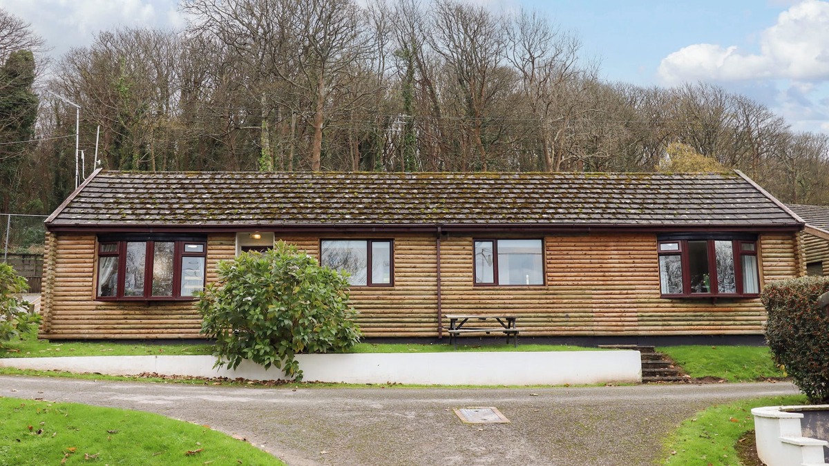 Watermouth Cottage | CASTLE VIEW LODGE, pet friendly, with pool in Ilfracombe