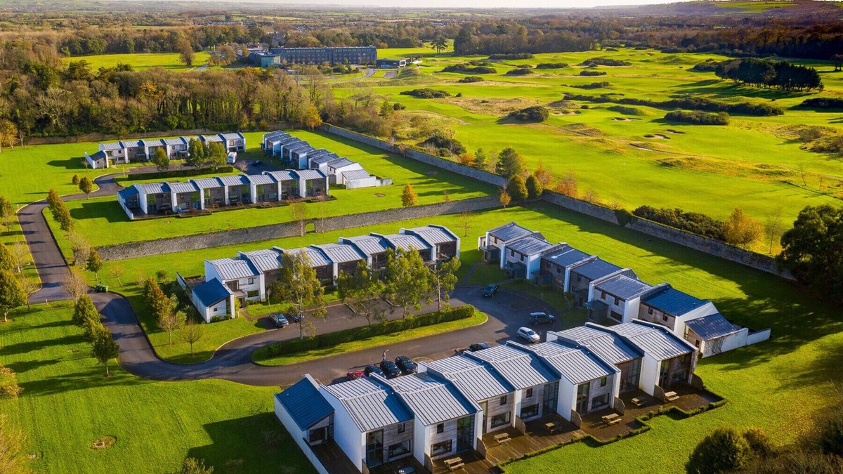 Castlemartyr Ski Chalet | Castlemartyr Holiday Lodges (2 Bed)