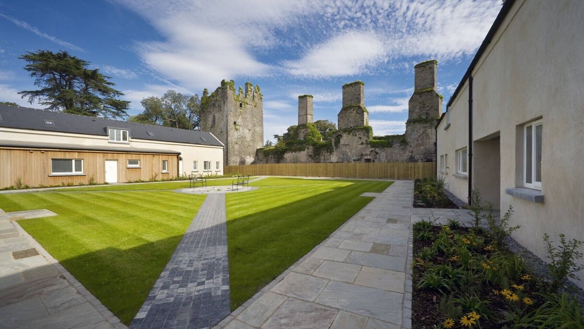 Castlemartyr Ski Chalet | Castlemartyr Holiday Mews' (3 Bed)