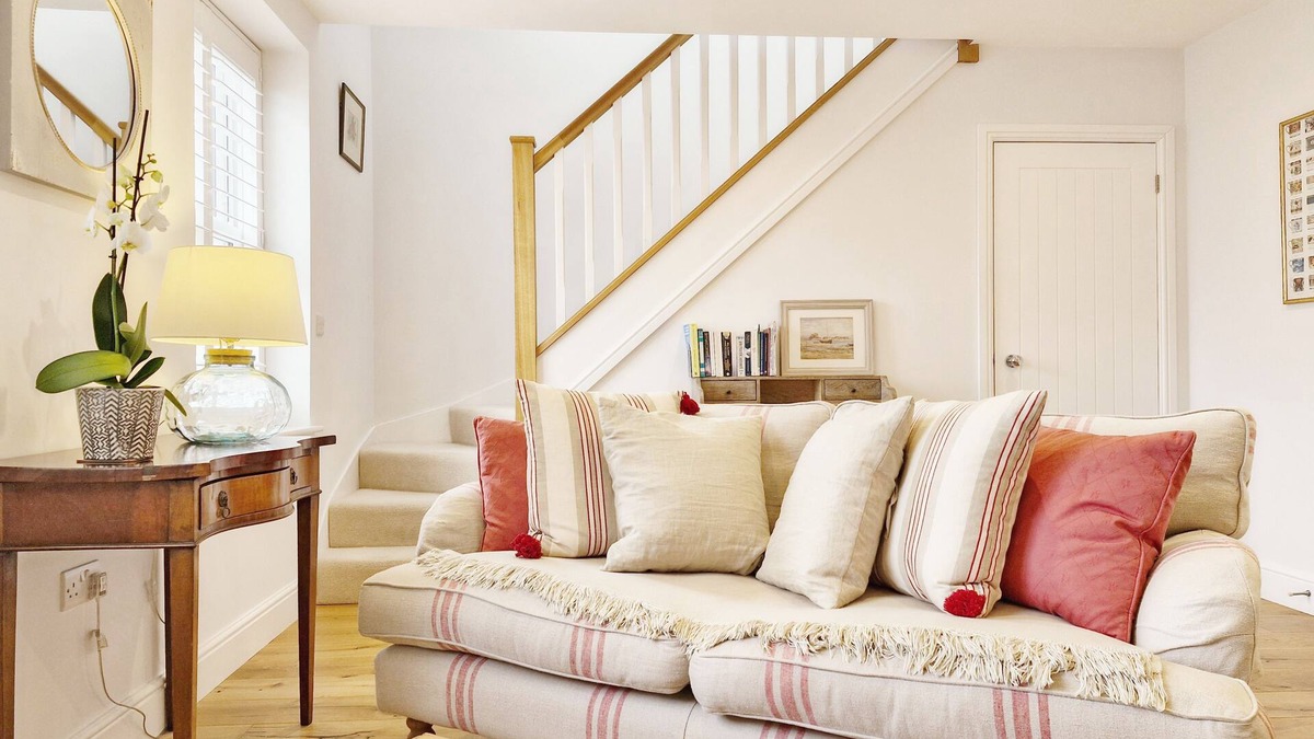Chichester Cottage | Castleton , Chichester - sleeps 2 guests in 1 bedroom