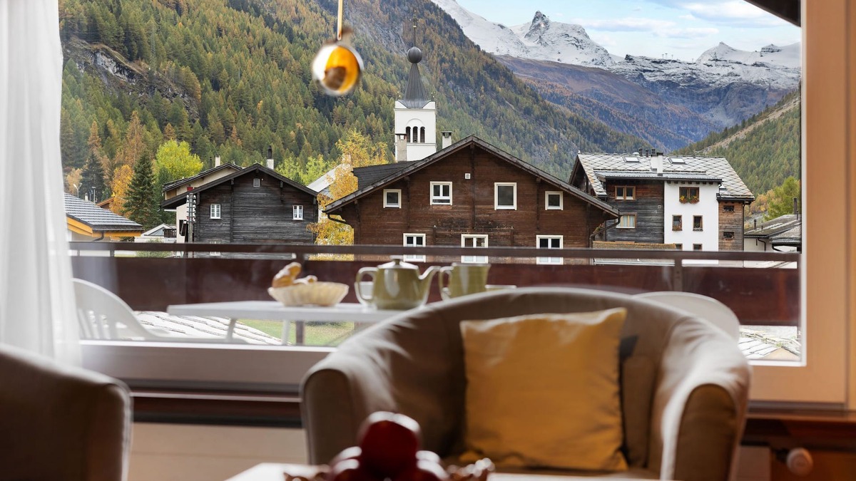 Taesch Apartment | Castor und Pollux by Interhome