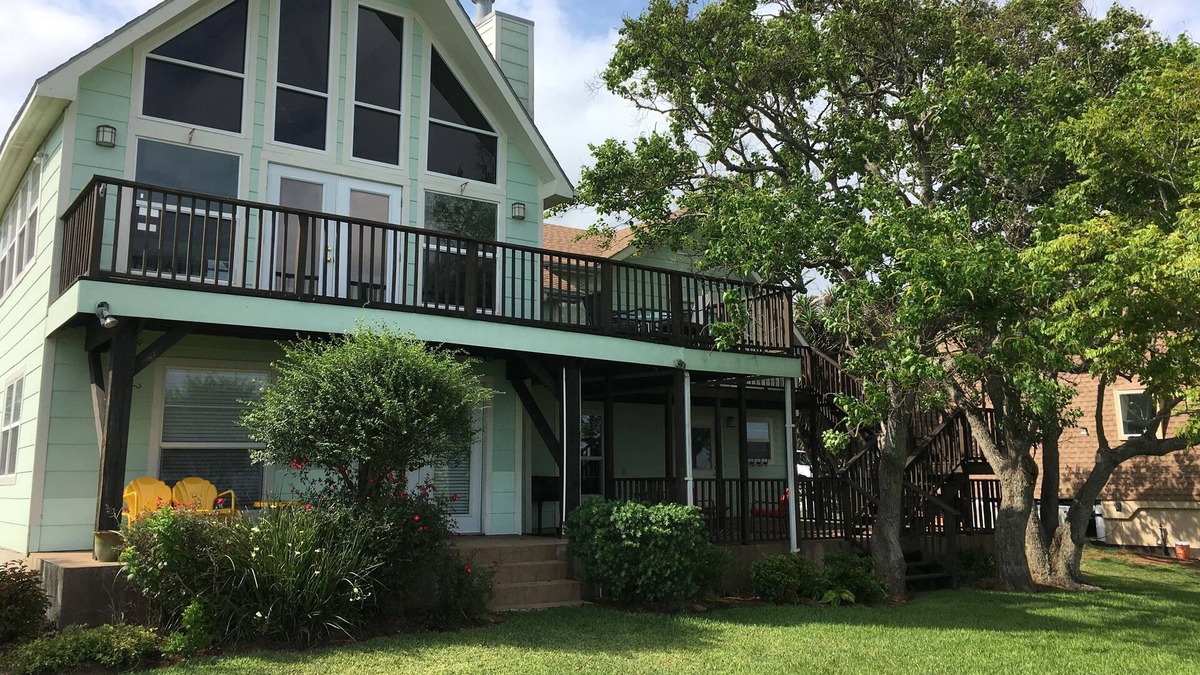 Palacios House | Casual comfort right on the bay. Relaxation is just a click away!