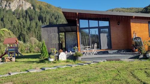 Lupsa House | Casuta de sub stanca Apuseni,hot tub inclus
