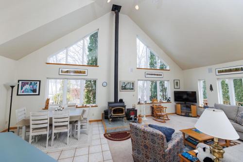 Ellison Bay House | Cat Nap Acres by Simple Life Rentals