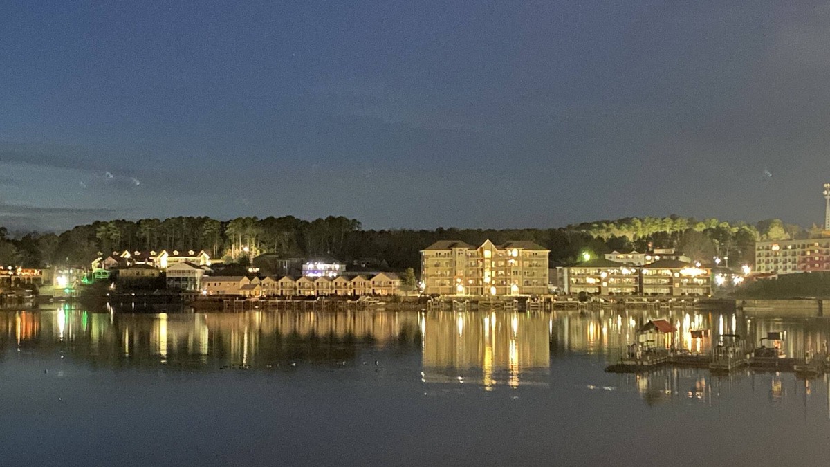 Lake Hamilton Condo | Catalina condo lakefront 7South 2BR/2BA balcony w/boat slip incl beautiful view