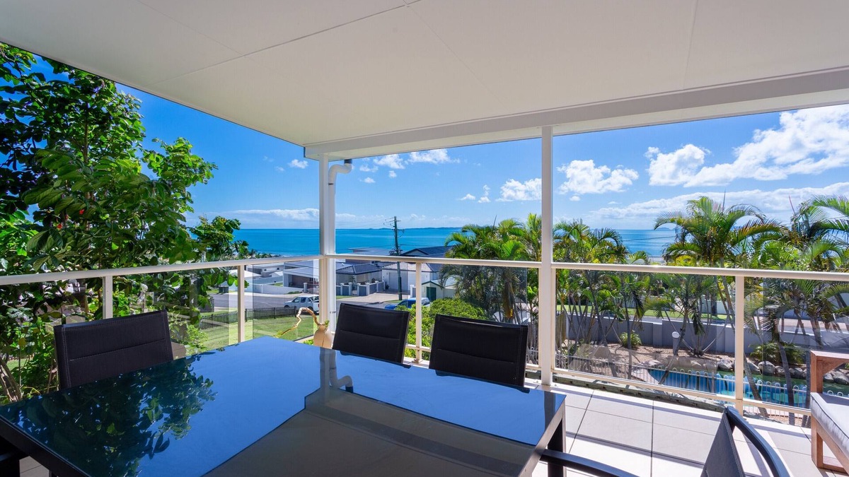 Meikleville Hill Apartment | Catalina III. Superb Ocean Views!