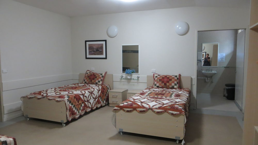 Rathmines Resort | CATALINA LAKEFRONT RETREAT Large group accommodation 2wings Pelican & Kookaburra