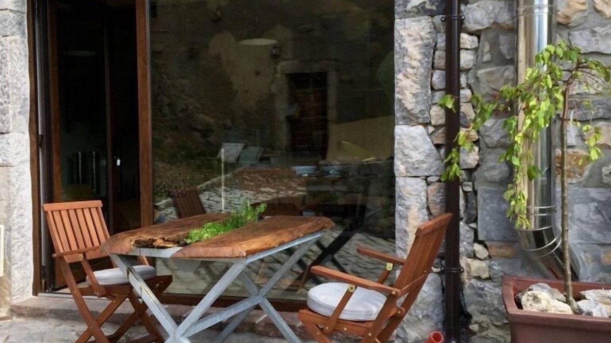 Sotres House | Catalina's Cabin