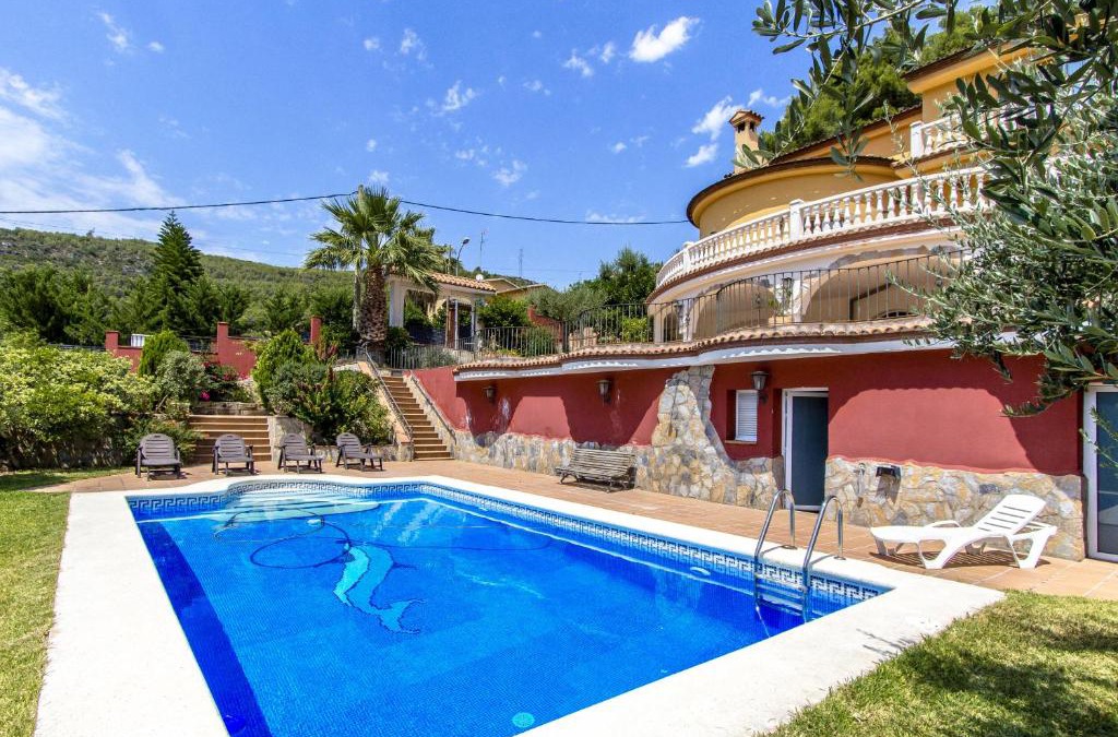 Torrelles de Llobregat Villa | Catalunya Casas Spacious, Sublime Villa just 15km to Barcelona!