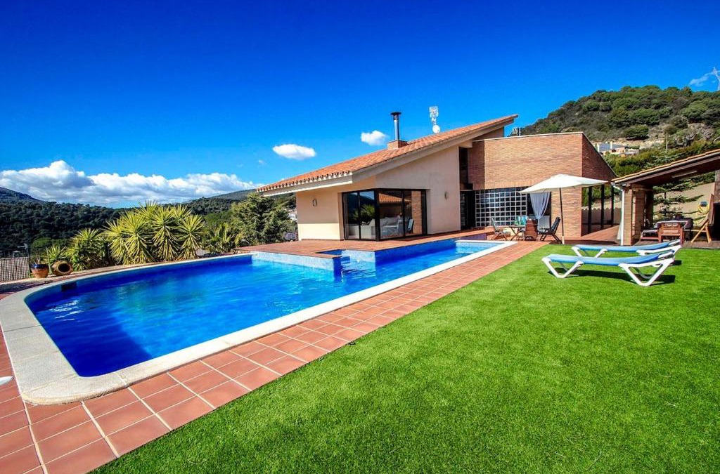 Caldes de Montbui Villa | Catalunya Casas Stunning modern villa and just half hour to Barcelona!