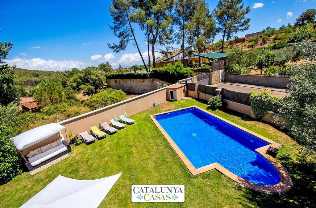 Can Vinyals Villa | Catalunya Casas Modern and spacious with private pool close to BCN