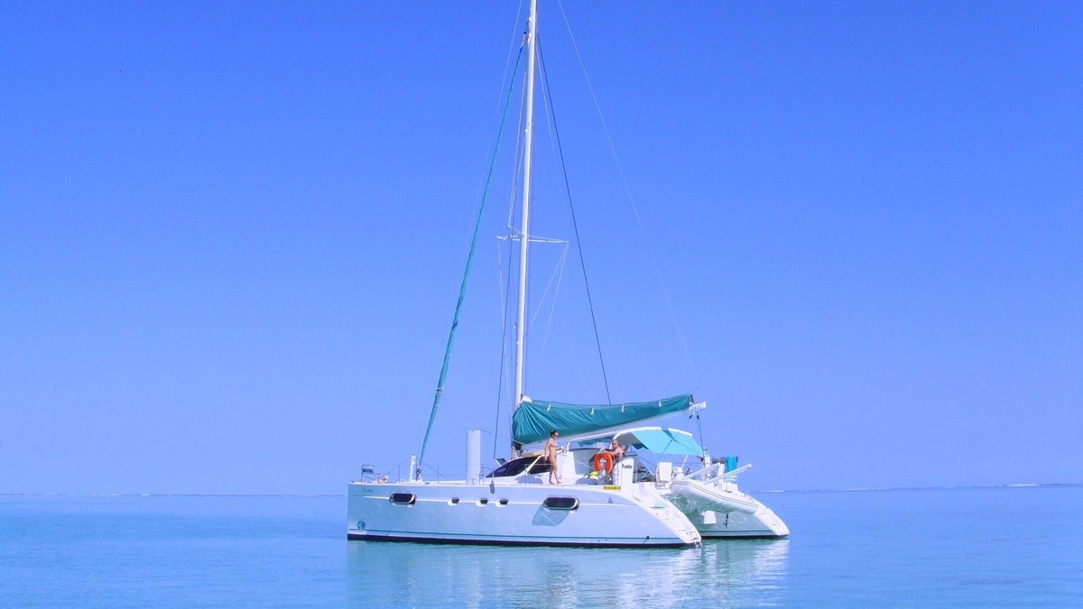 Black River Boat Rental | Catana 471 - overnight cruise