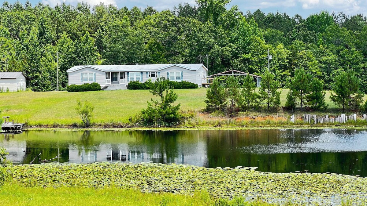 Stewart House | Catch and Relax! Private Family friendly house w/5 acre fishing pond.